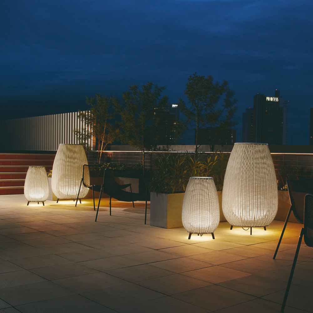 How to Choose an Outdoor Floor Lamp