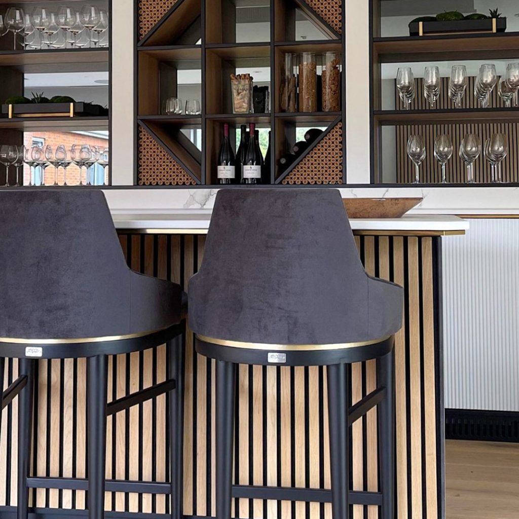 Shimmering Elegance: Revamp Your Living Room with Ultra-Modern Chandeliers Shimmering Elegance: Revamp Your Living Room with Ultra-Modern Chandeliers