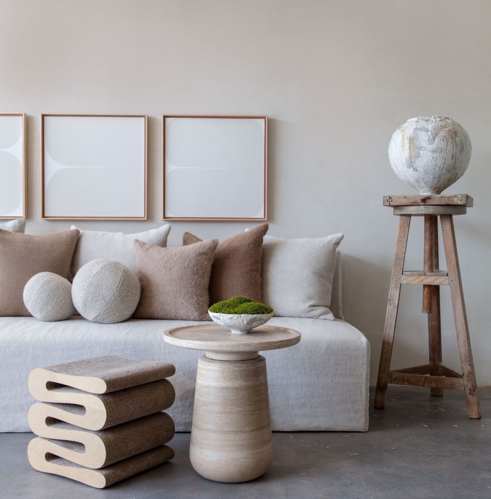 The Brilliant Illumination of Three-Armed Lamps: A Stunning Addition to Any Room